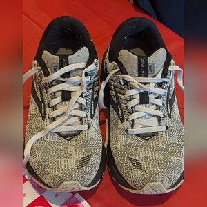 Brooks Adrenaline GTS 21 Women’s Size 7 White Black Grey Running Shoes